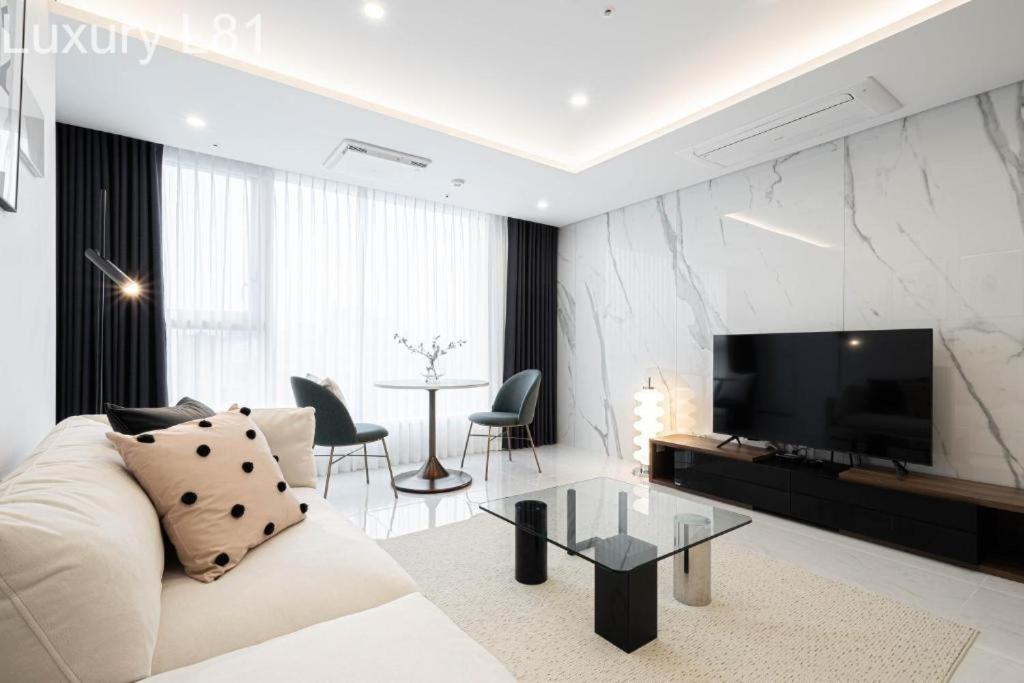Angia Luxury Apartment Inside Landmark 81 Tower Hô Chi Minh-Ville Extérieur photo